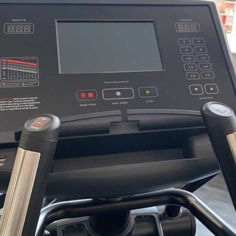 Gym Gear X98s Sport Cross Trainer monitor